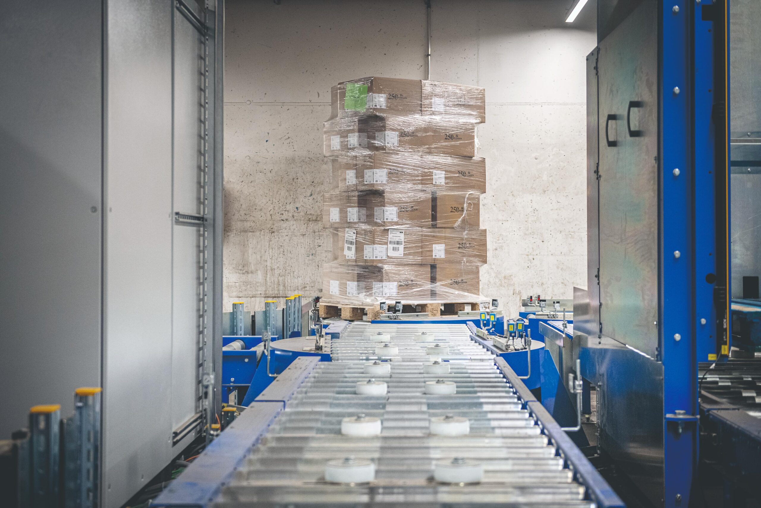 denner_warehouse-inside_4